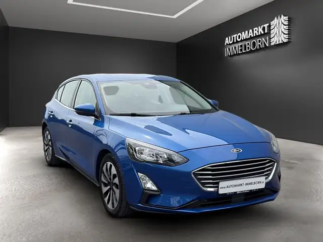 Ford Focus view 2