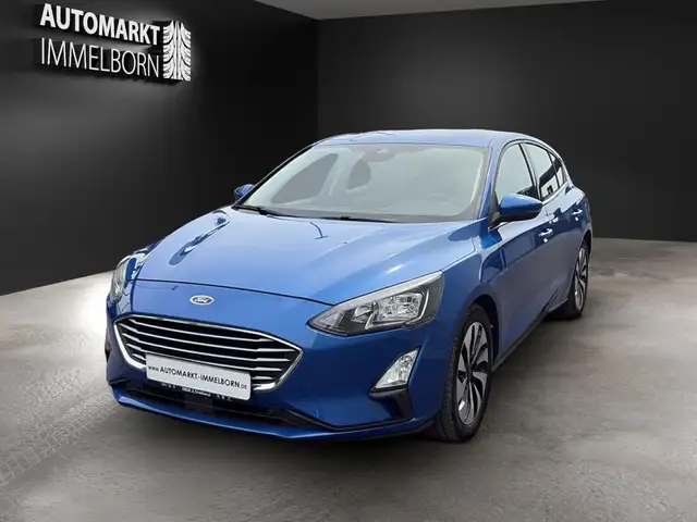 Ford Focus view 3