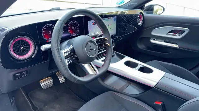 Mercedes-Benz 250 view 6