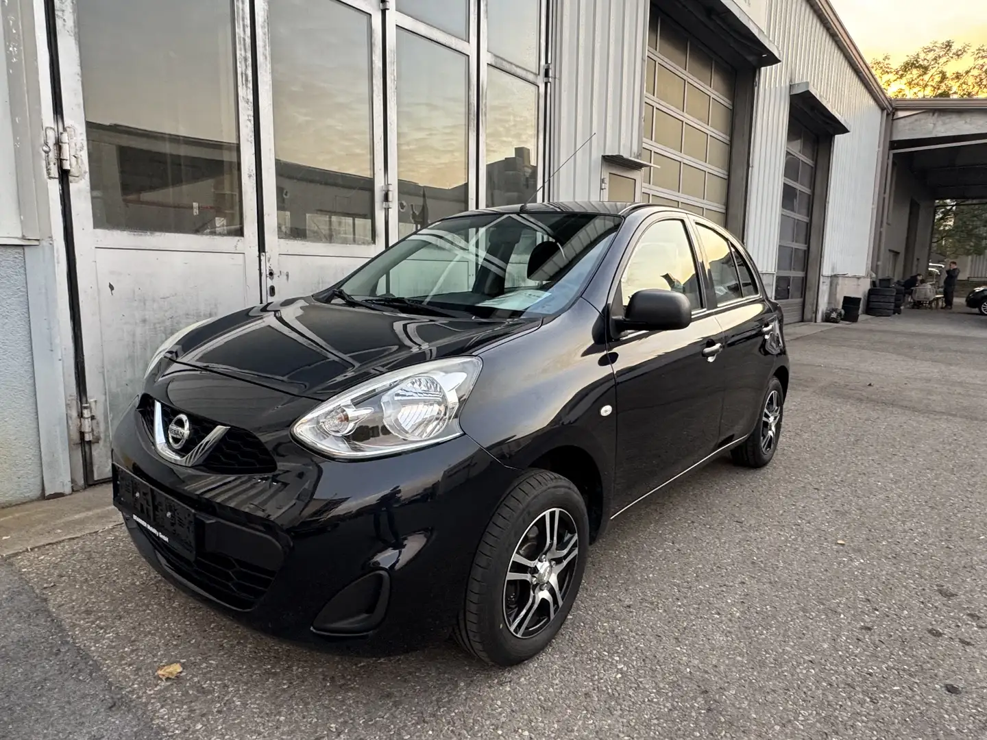 Nissan Micra Micra 1,2 Visia Comfort Paket Schwarz - 2