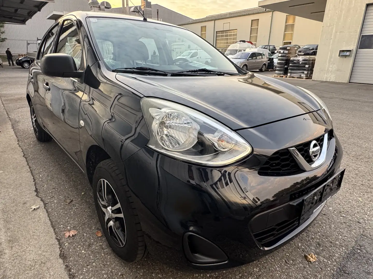 Nissan Micra Micra 1,2 Visia Comfort Paket Schwarz - 1