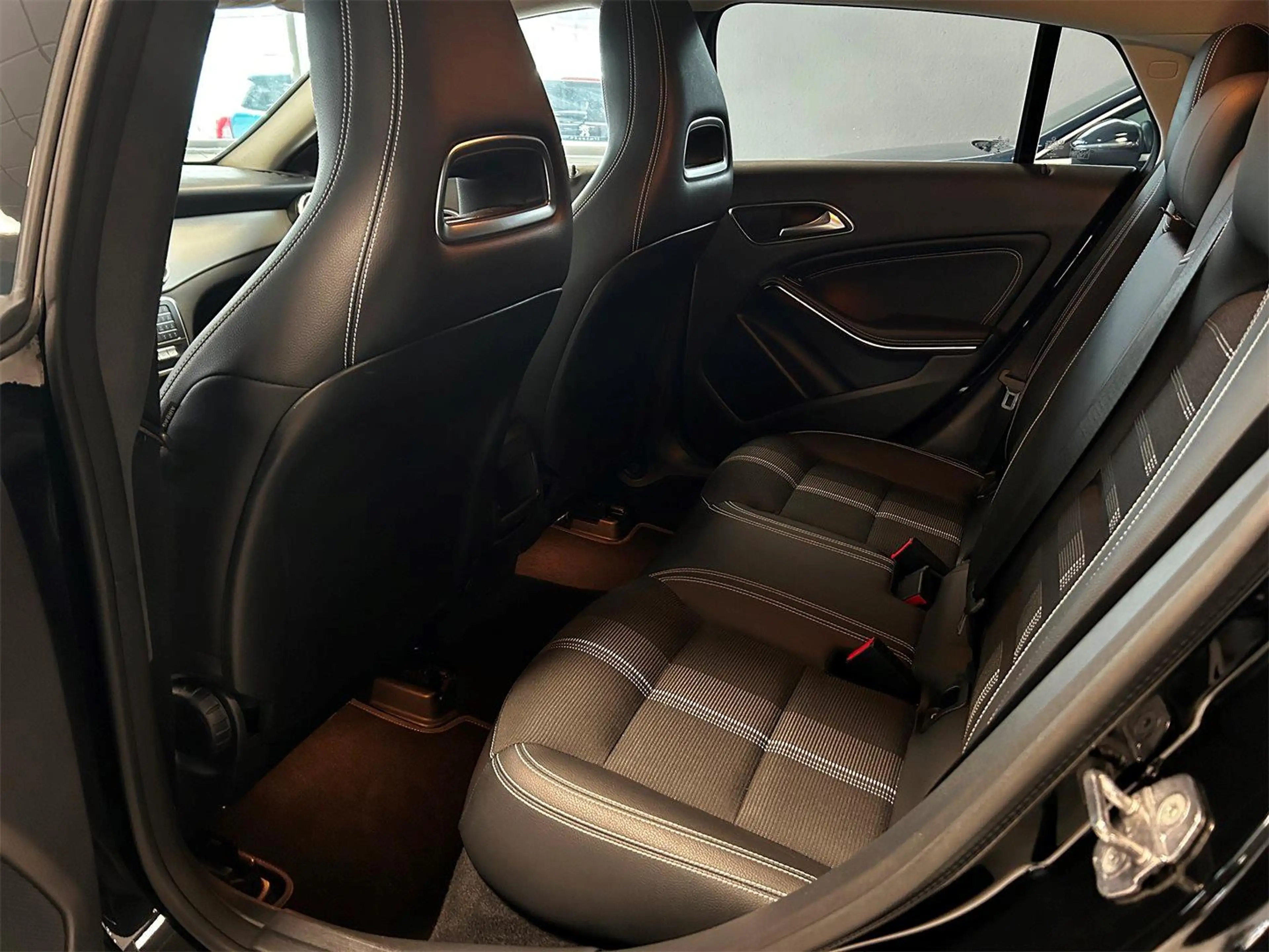 Mercedes-Benz CLA 220 d Shooting Brake 4MATIC Aut. — photo 9
