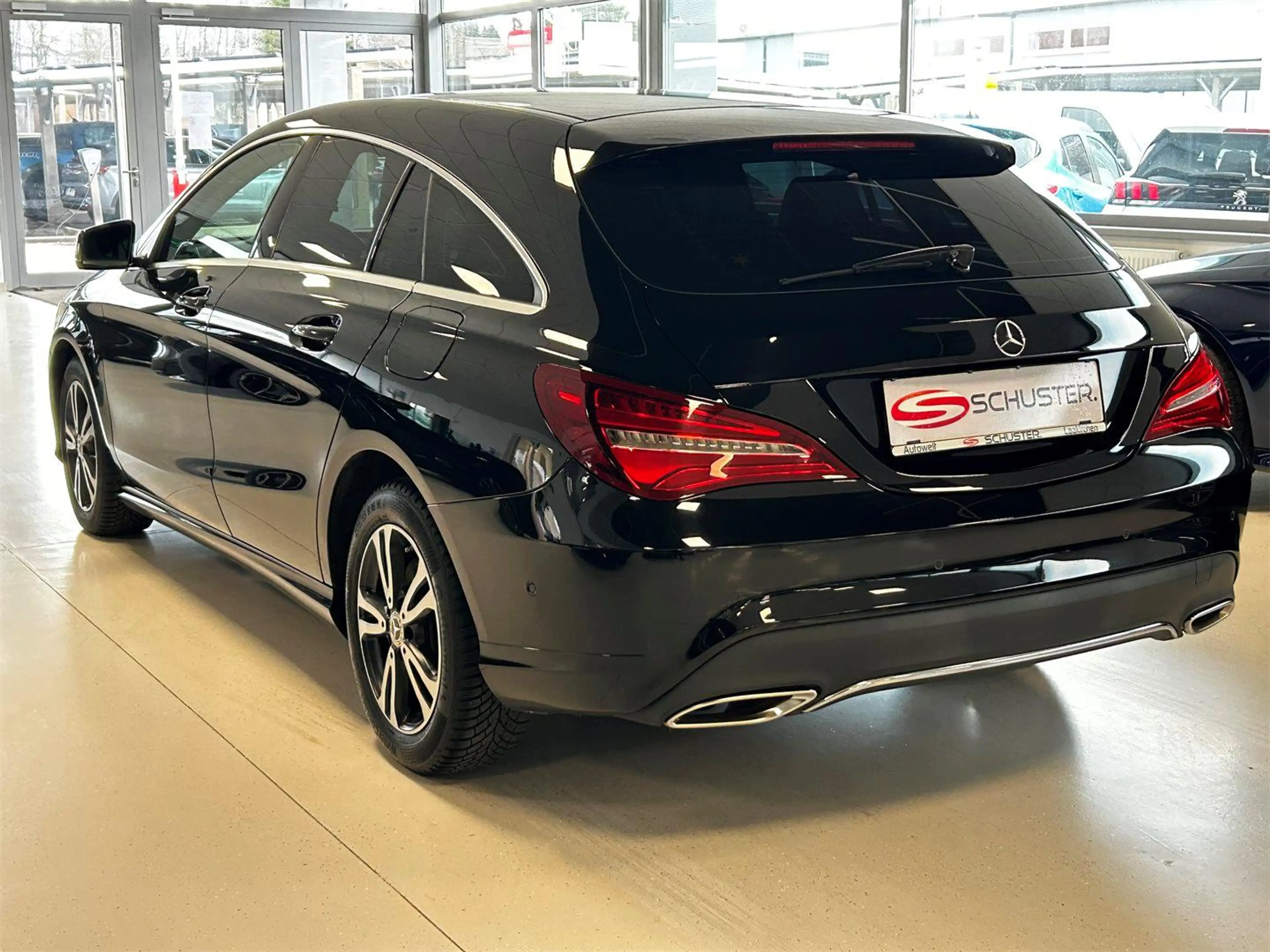 Mercedes-Benz CLA 220 d Shooting Brake 4MATIC Aut. — photo 4
