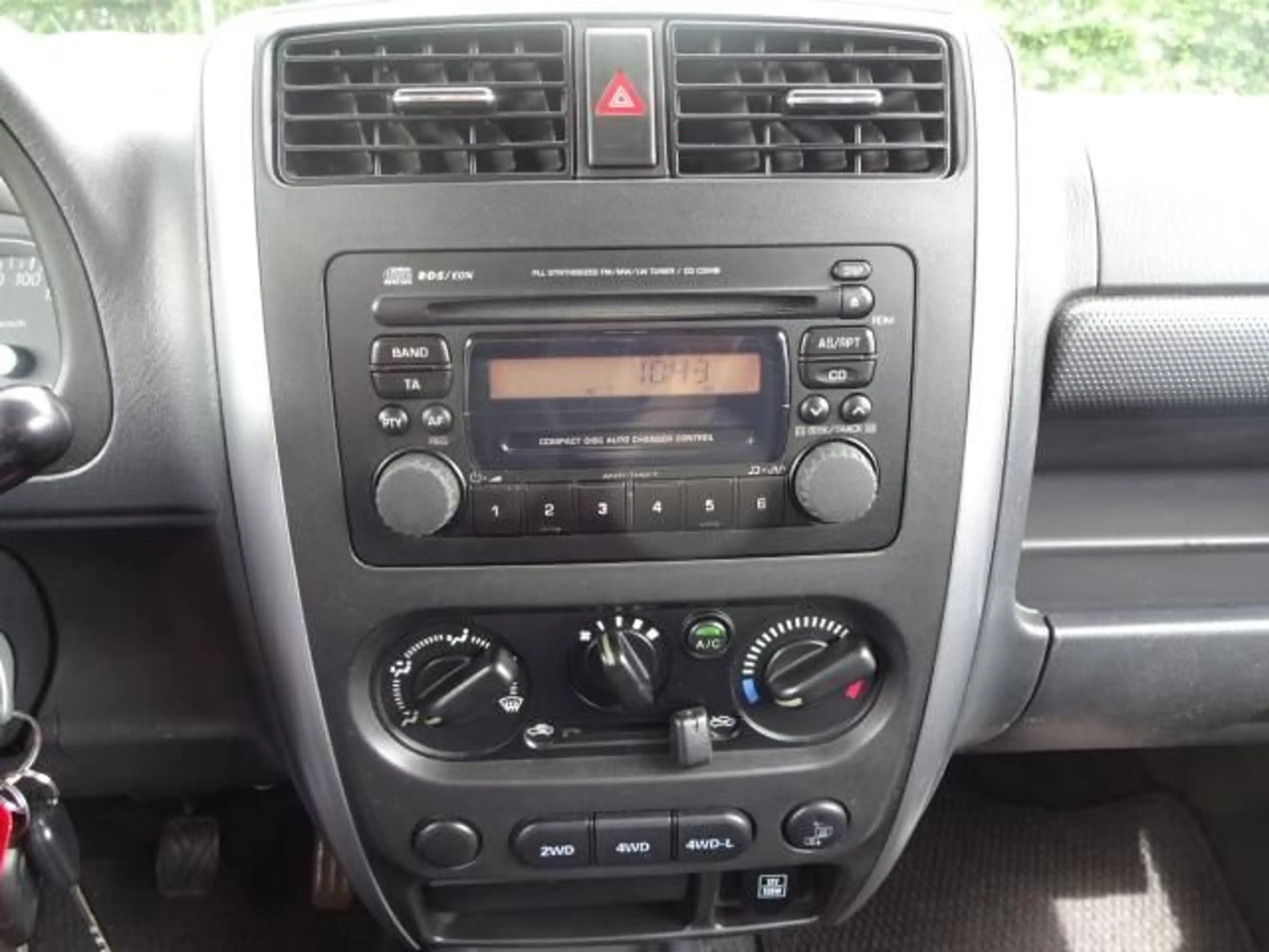 Suzuki Jimny JIMNY 1.3 M/T 4X4 COMFORT KLIMA ALLRAD AHZV CD — photo 15