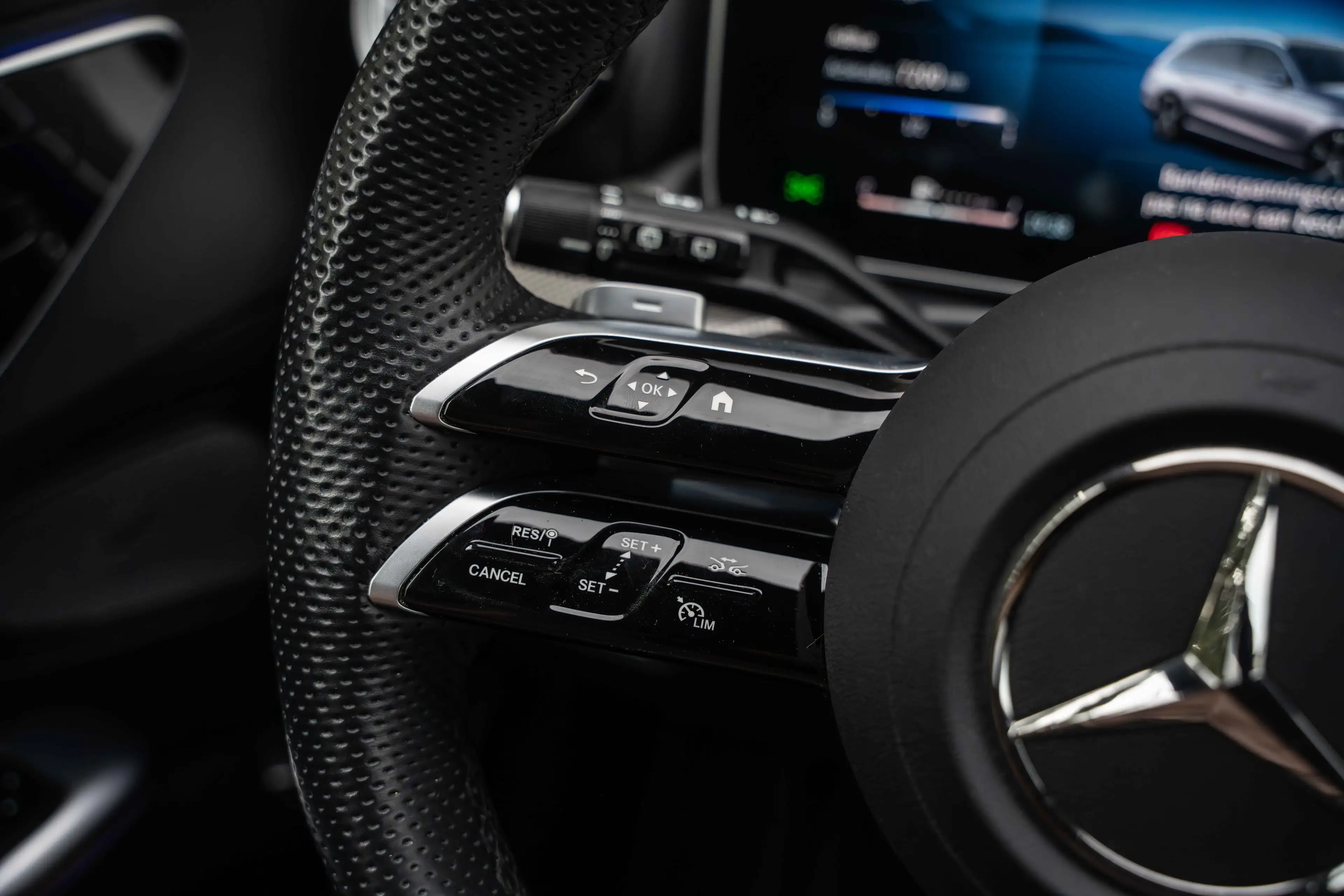Mercedes-Benz C 300 de T 4M AMG-LINE/LED/MEMORY/AMBIENTE/CARPLAY/CAMERA — photo 14