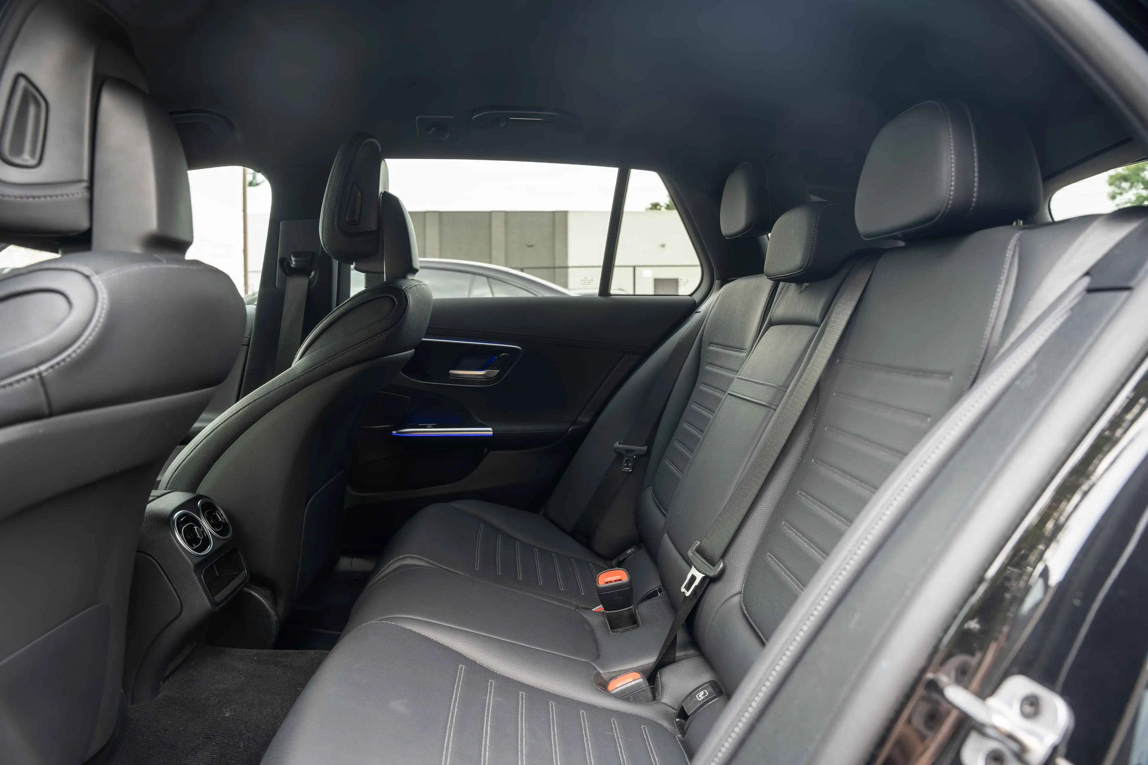 Mercedes-Benz C 300 de T 4M AMG-LINE/LED/MEMORY/AMBIENTE/CARPLAY/CAMERA — photo 12