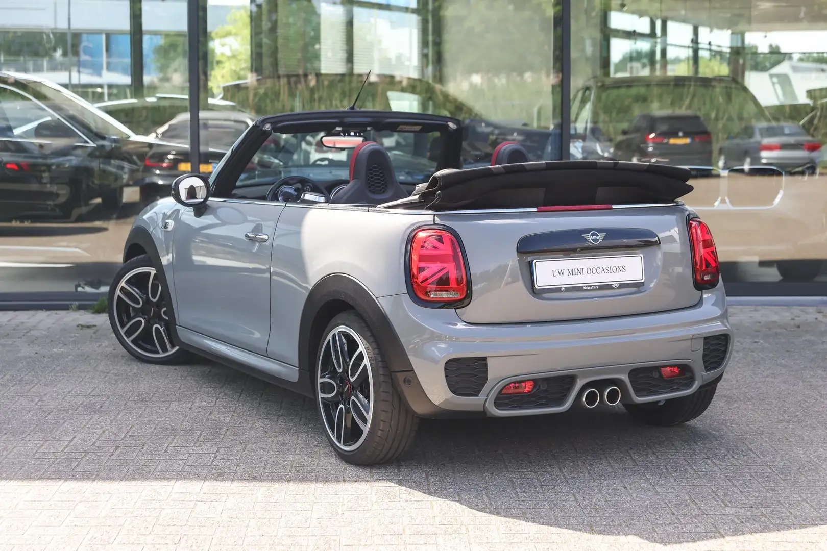 MINI Cooper S Cabrio Knightsbridge Automaat / Achteruitrijcamera / JCW Grijs - 2
