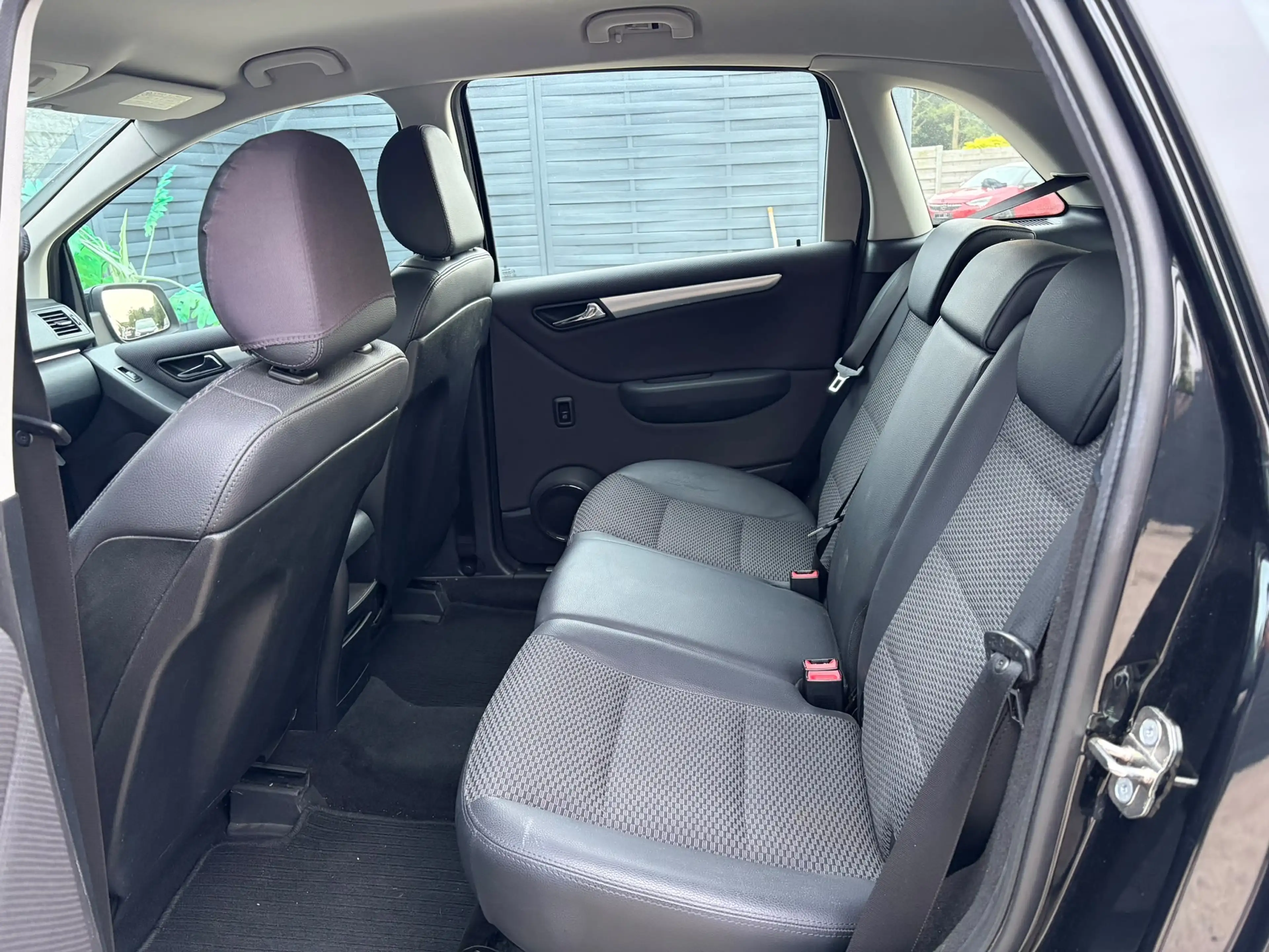 Mercedes-Benz B 160 B 160 Essential — photo 13