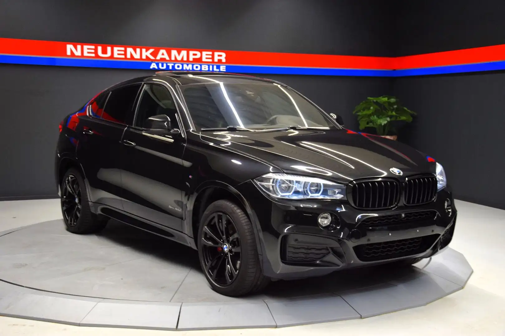 BMW X6 xDrive 40d M Sport Pano Standheizung 360° 20" Schwarz - 1