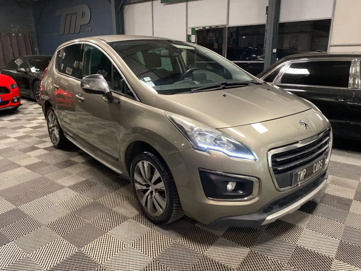 Peugeot 3008 1.6 BLUE HDI - 8V TURBO Style Béžová - 1