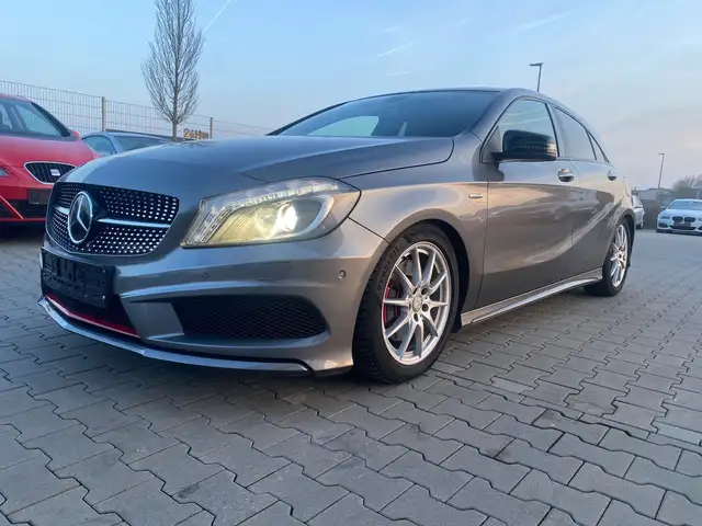 Mercedes-Benz A 250 AMG/ Sport| PANO|NAVI| LED/ SERVICE NEU