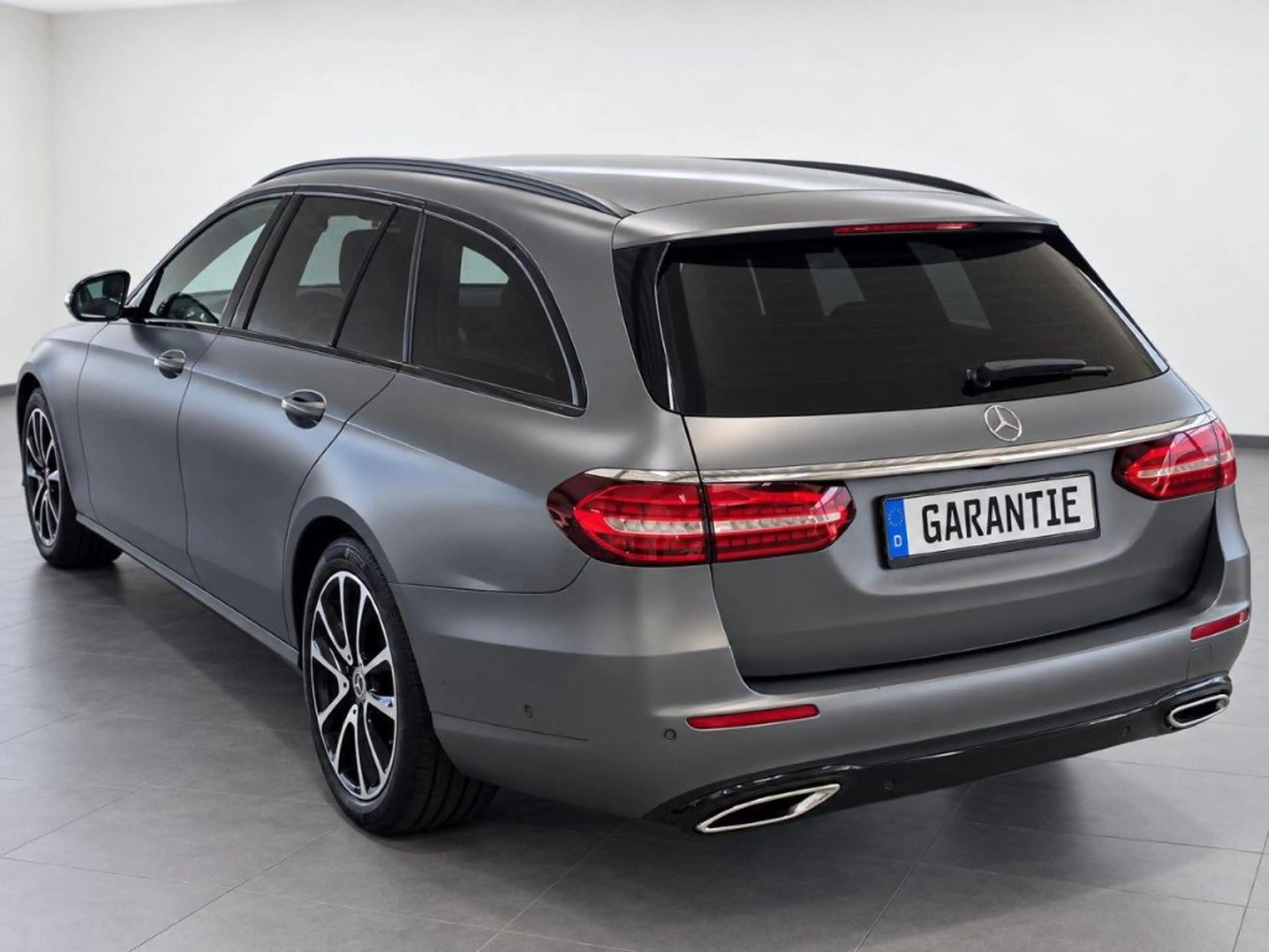 Mercedes-Benz E 220 d T 9G-TRONIC — photo 10