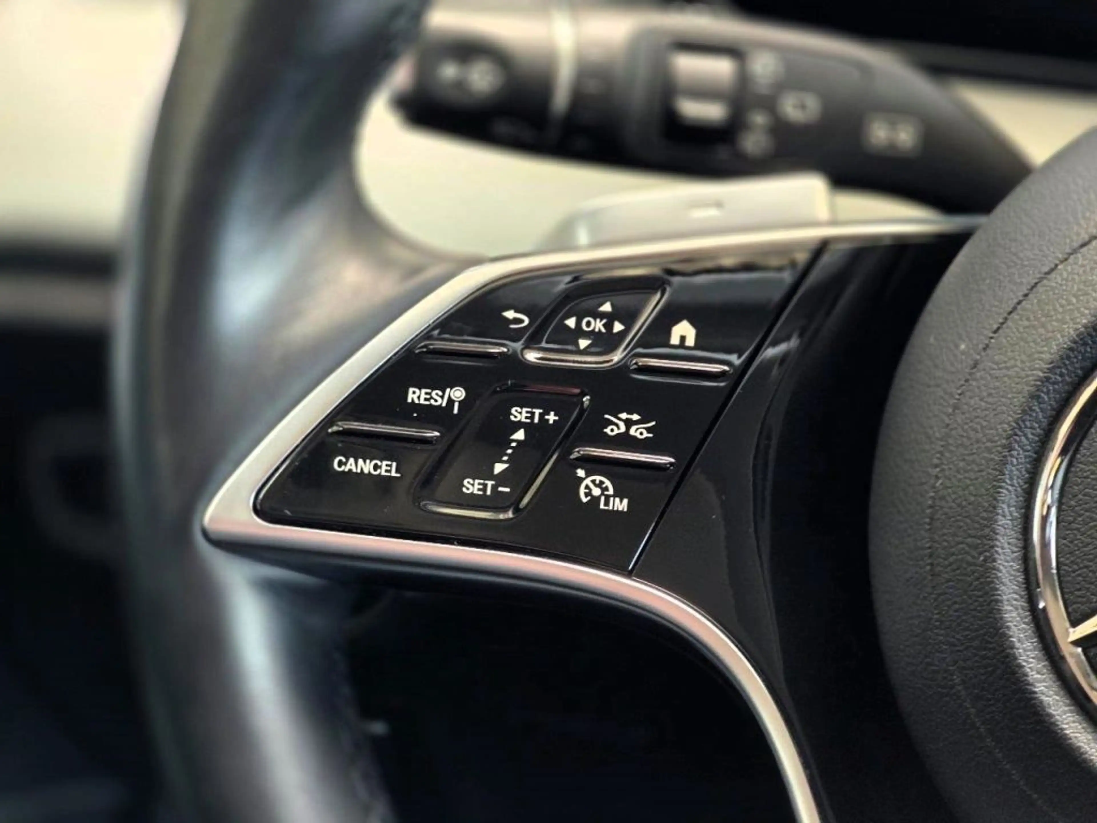Mercedes-Benz E 220 d T 9G-TRONIC — photo 4