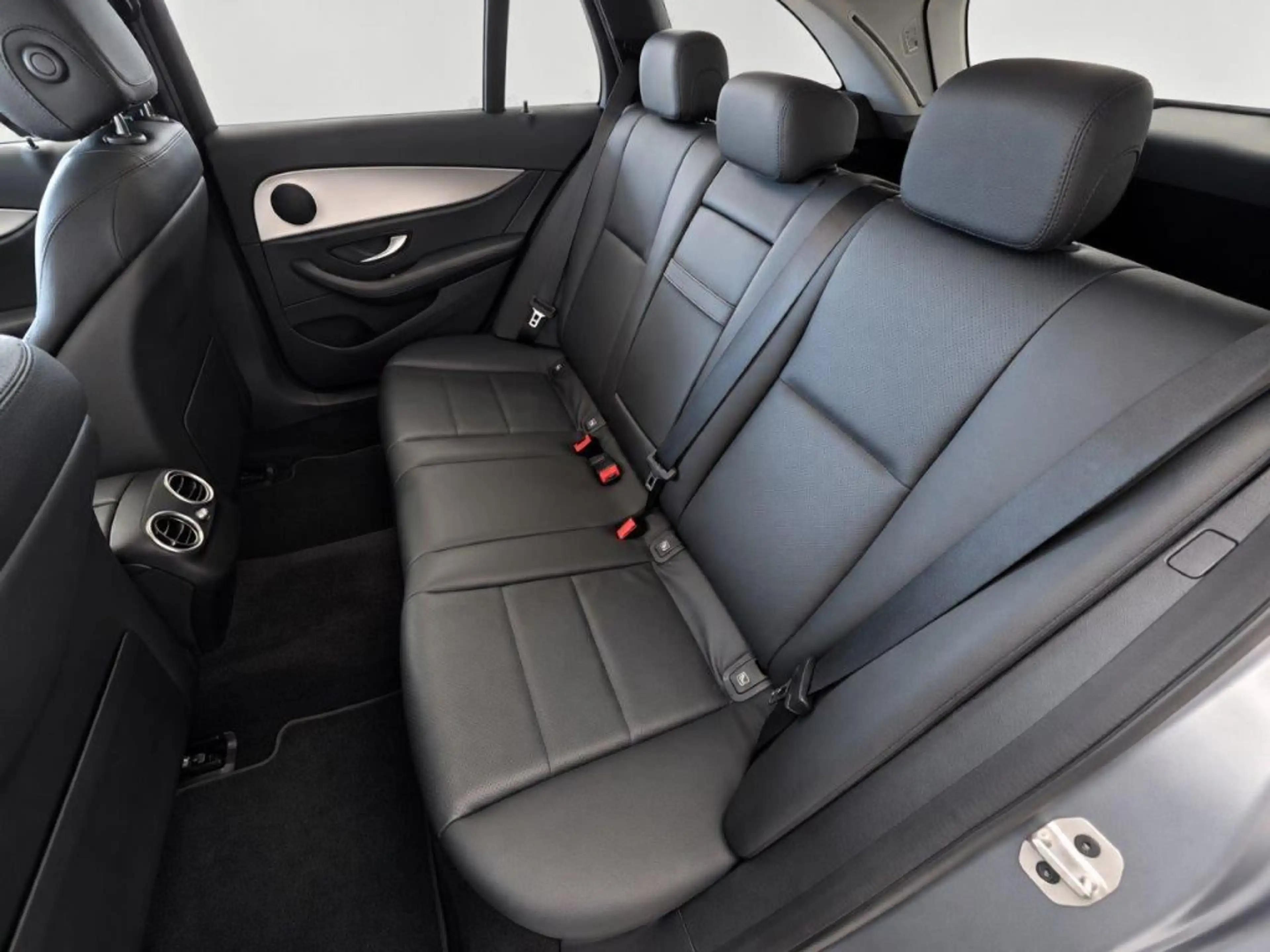 Mercedes-Benz E 220 d T 9G-TRONIC — photo 11