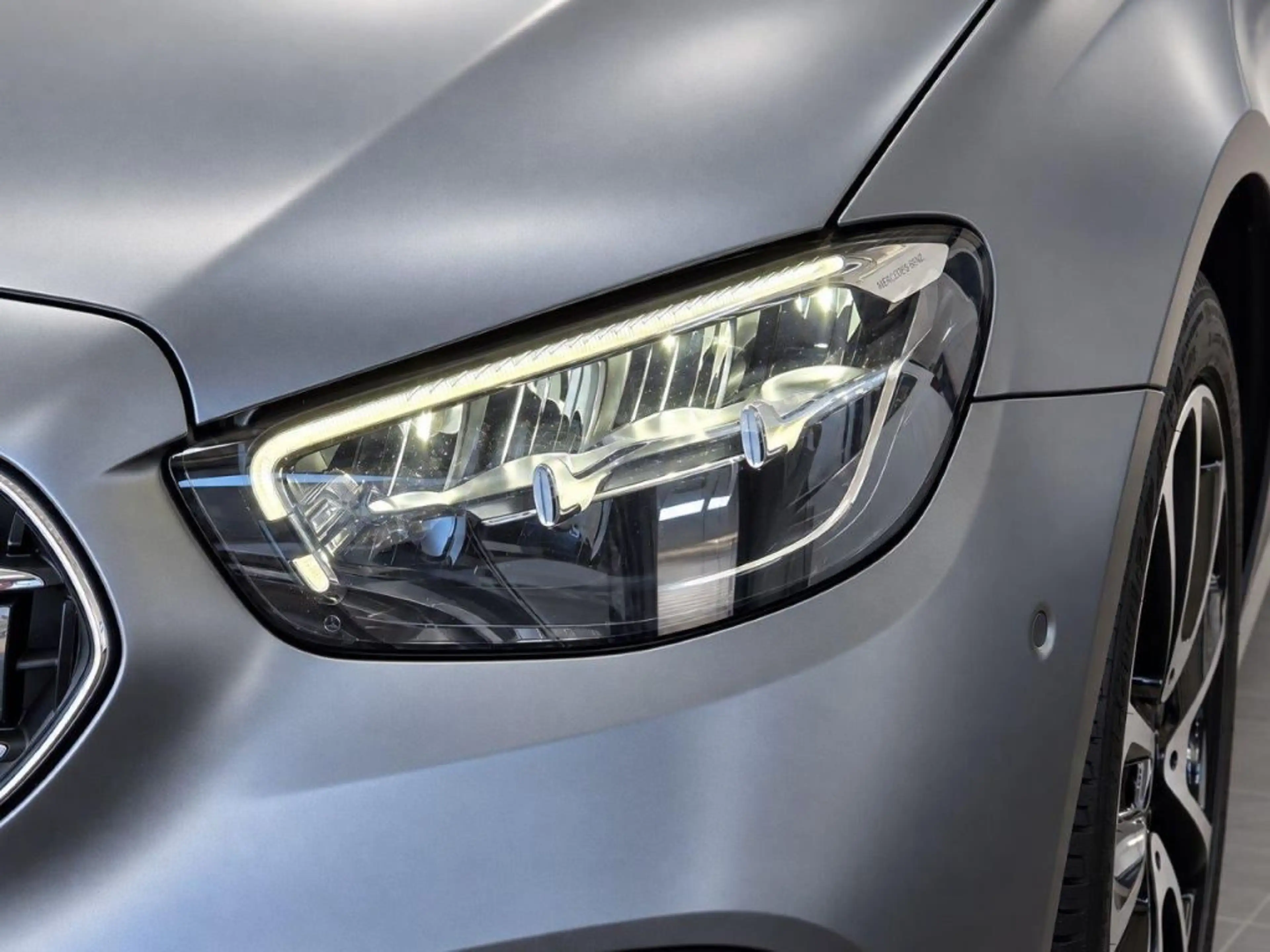 Mercedes-Benz E 220 d T 9G-TRONIC — photo 12