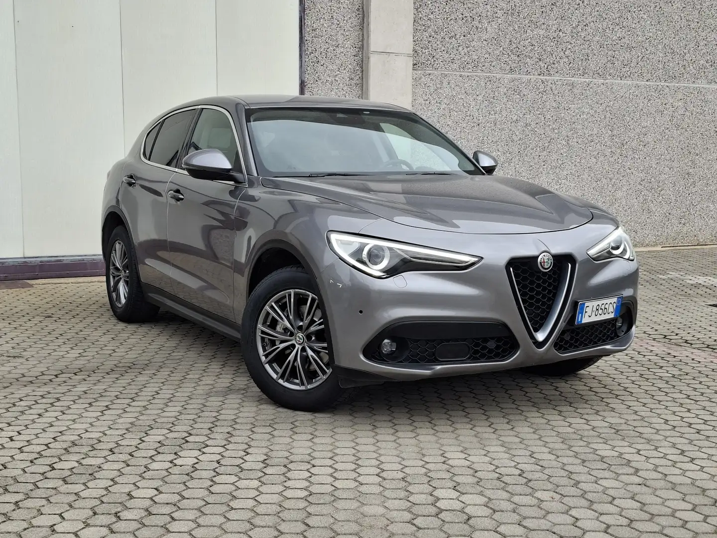 Alfa Romeo Stelvio 2.2 TD AT8 Q4 Executive *TAGLIANDI CERTIFICATI* Grigio - 1