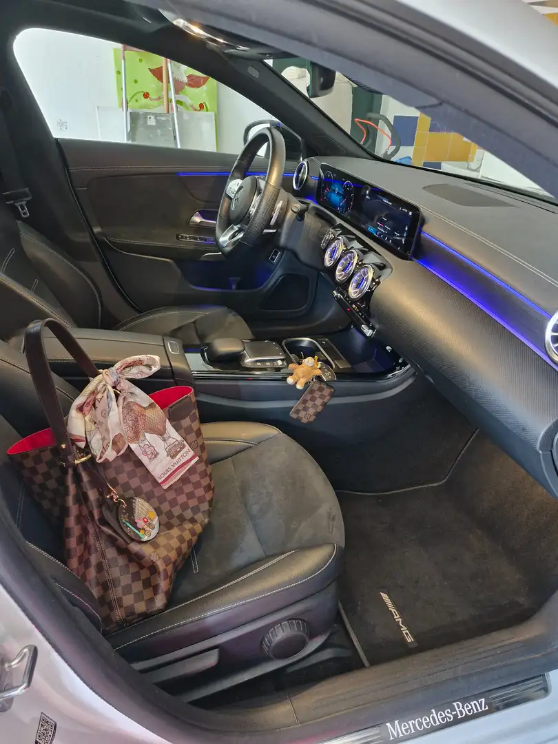 Mercedes-Benz CLA 180 AMG Line Weiß - 2