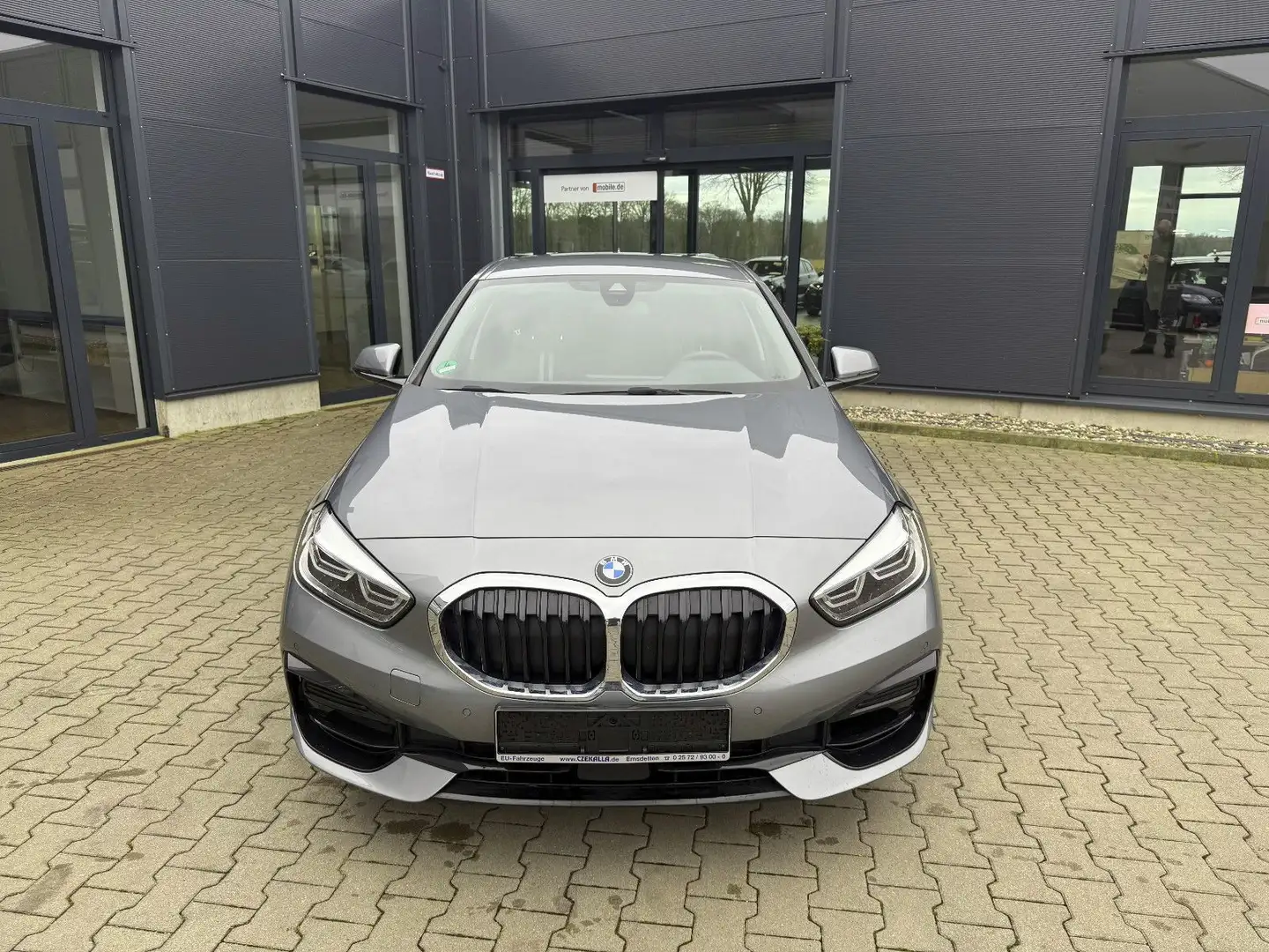 BMW 116 i Sport Line Grau - 2