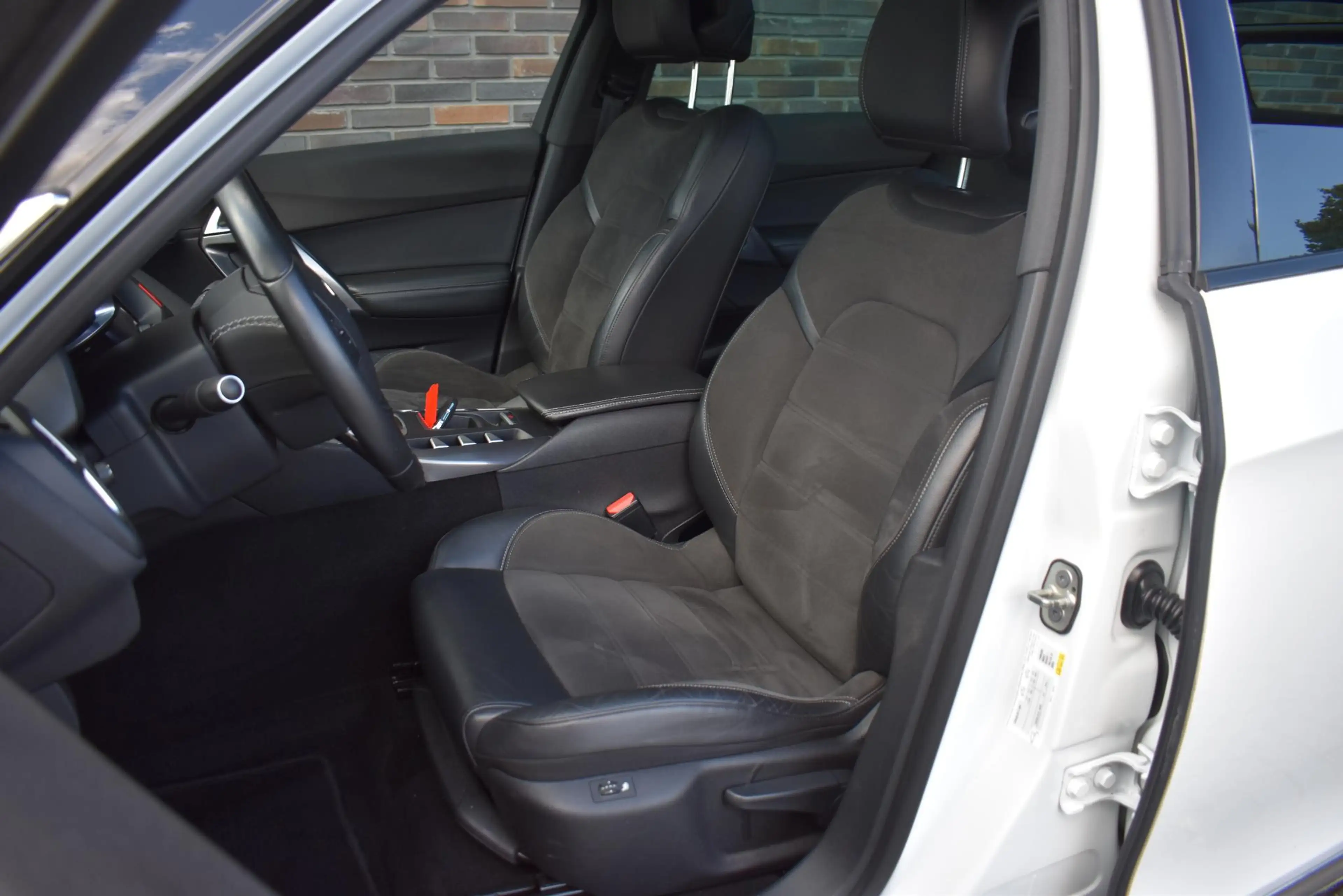 DS Automobiles DS 5 1.6 THP Business Executive — photo 4