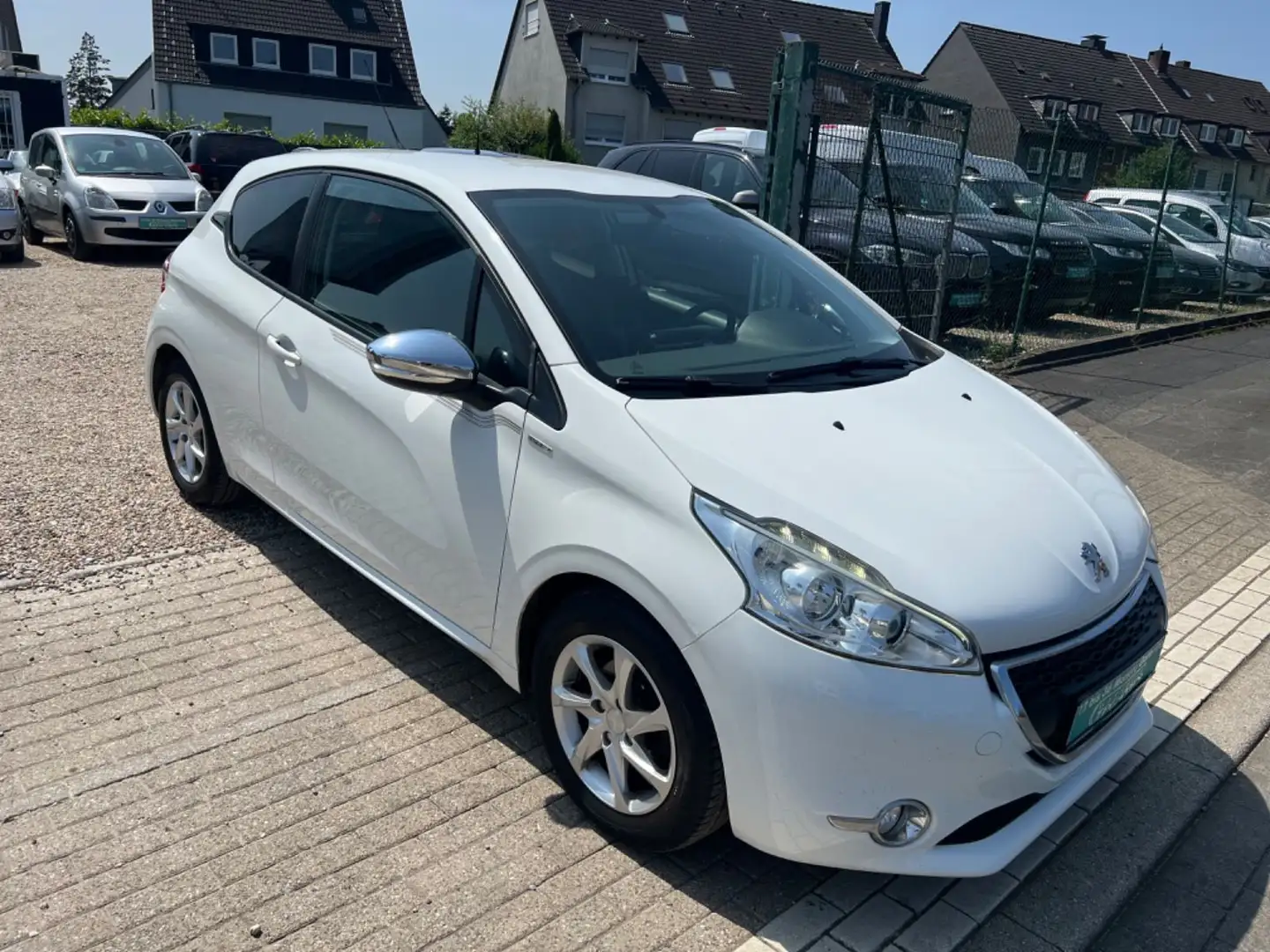 Peugeot 208 Style*TÜV NEU*KLIMA*SEHR SAUBER*TOP AUTO* Weiß - 2