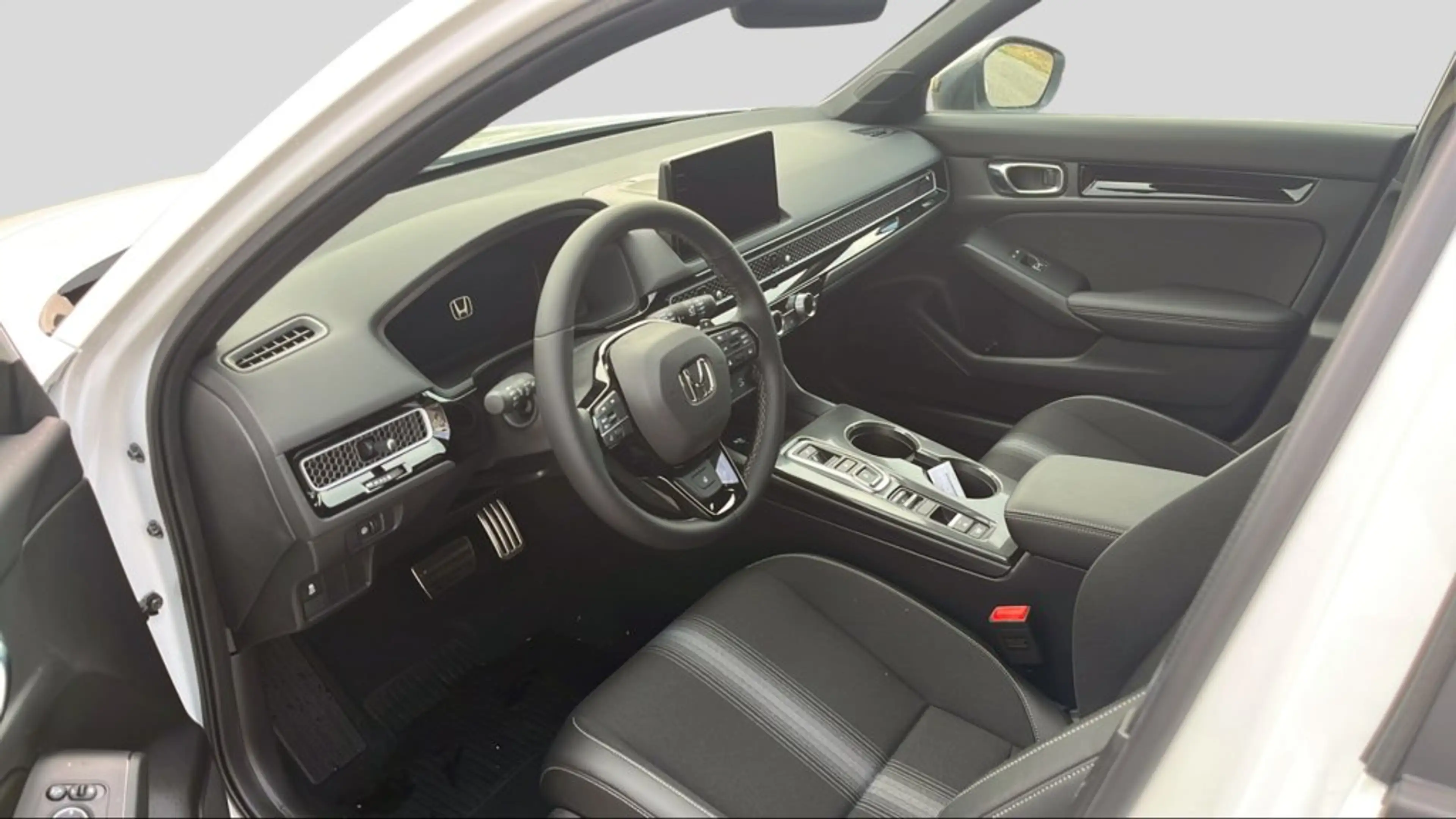 Honda Civic e:HEV 2.0 eCVT Sport — photo 7
