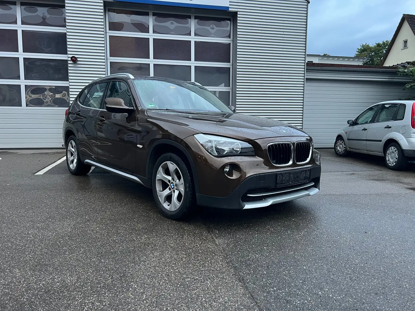 BMW X1 18 i sDrive Braun - 1