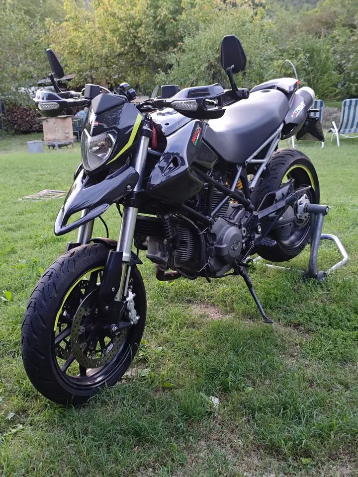 Ducati Hypermotard 796