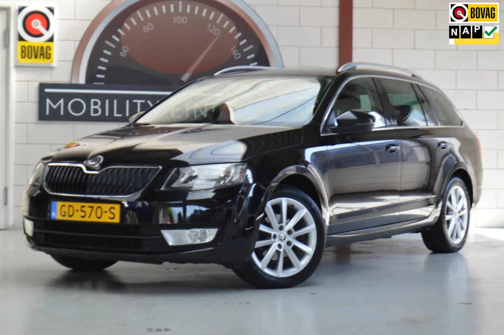 Skoda Octavia Combi 1.2 TSI AmbBusinessline, Trekhaak, Panoramad Nero - 1