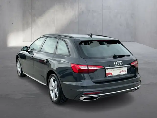 Audi A4 view 4