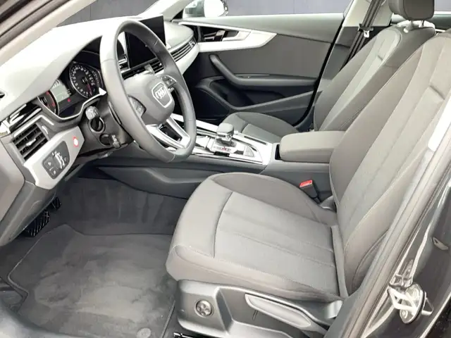 Audi A4 view 10