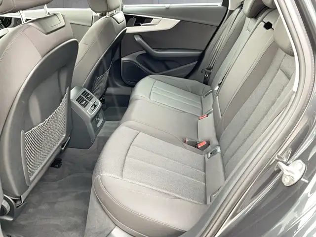 Audi A4 view 11