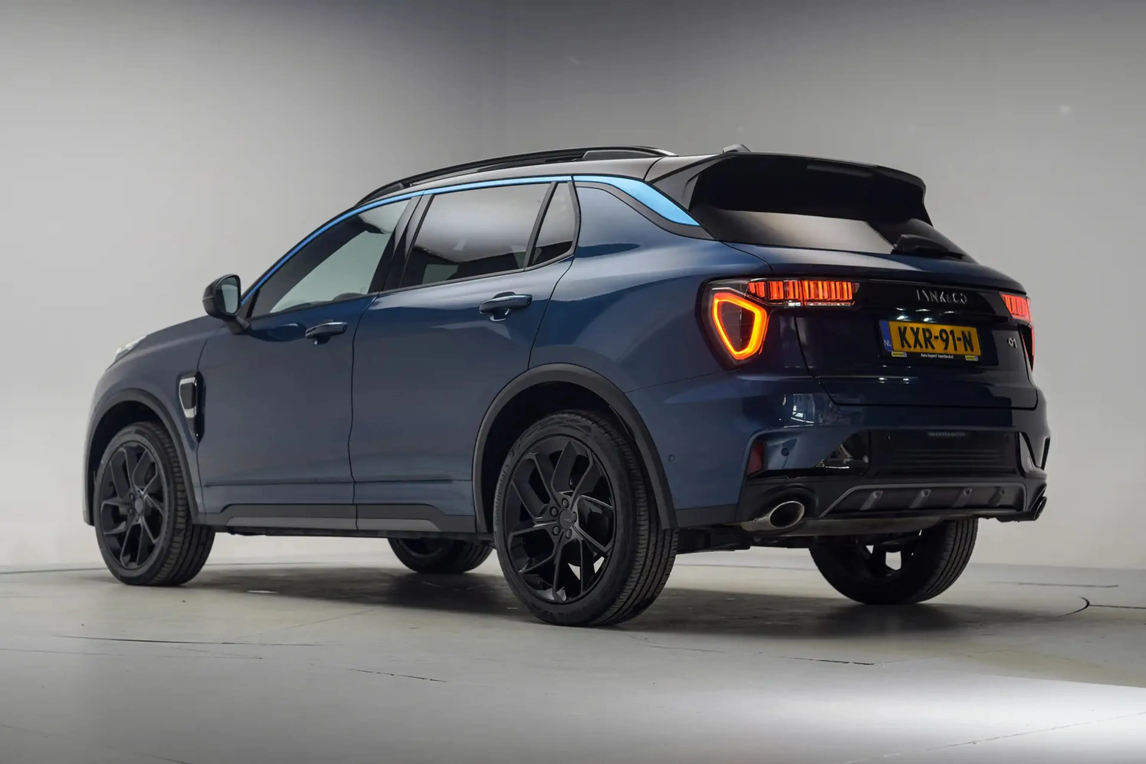 Lynk & Co 01 1.5 PHEV MY23 Blauw [ SoH 94,6% | Zwarte hemel 360 — photo 3