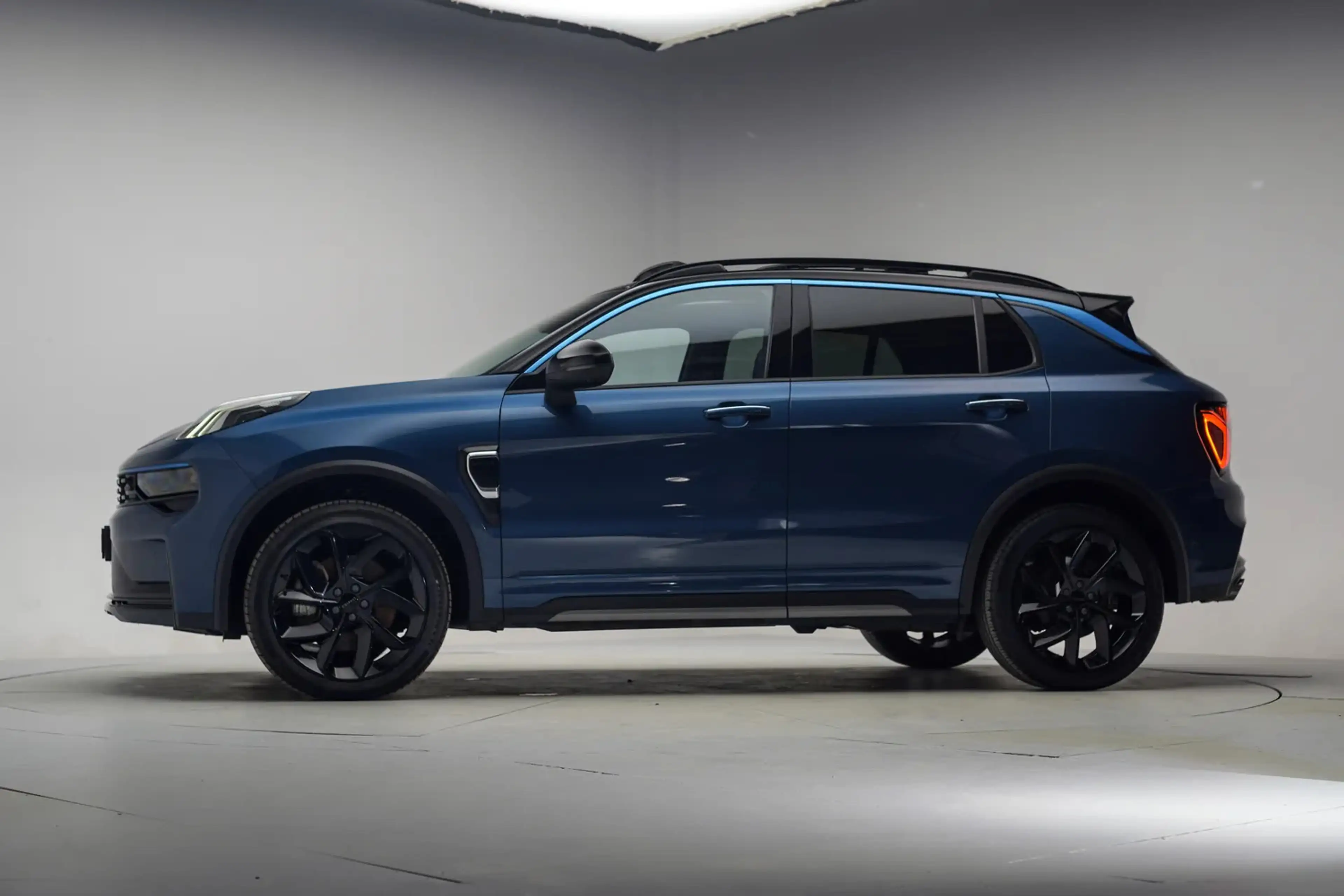 Lynk & Co 01 1.5 PHEV MY23 Blauw [ SoH 94,6% | Zwarte hemel 360 — photo 2