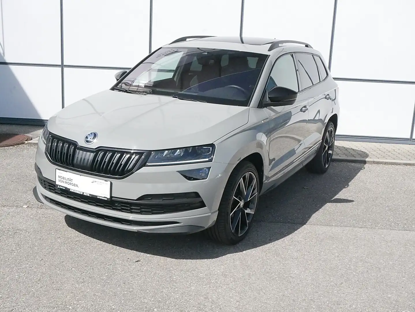 Skoda Karoq 2,0 TDI SCR 4x4 Sportline DSG, RÜFA, Panoramada... Grau - 2