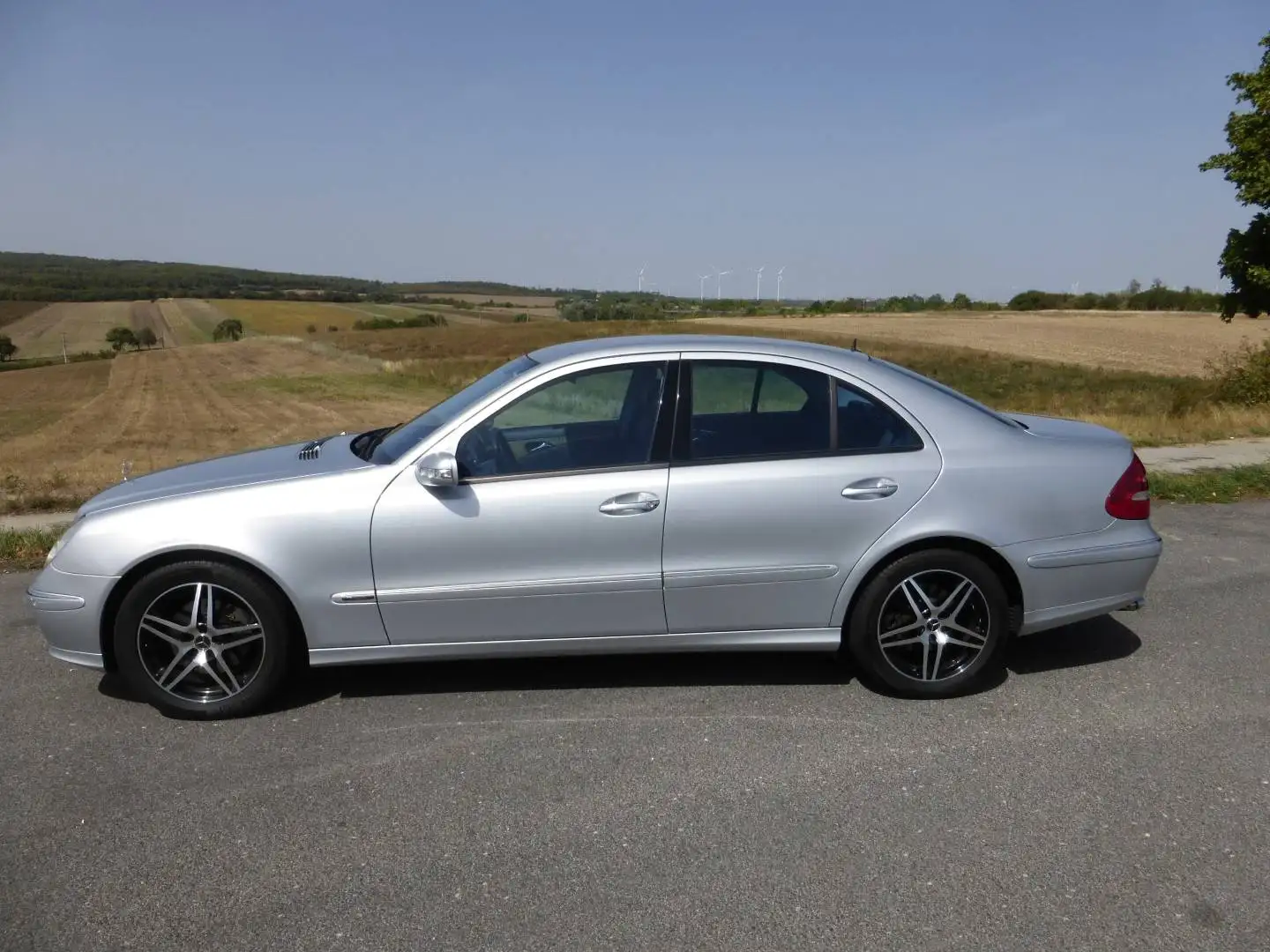Mercedes-Benz E 280 E 280 Avantgarde 4MATIC CDI Aut. Avantgarde Silber - 2