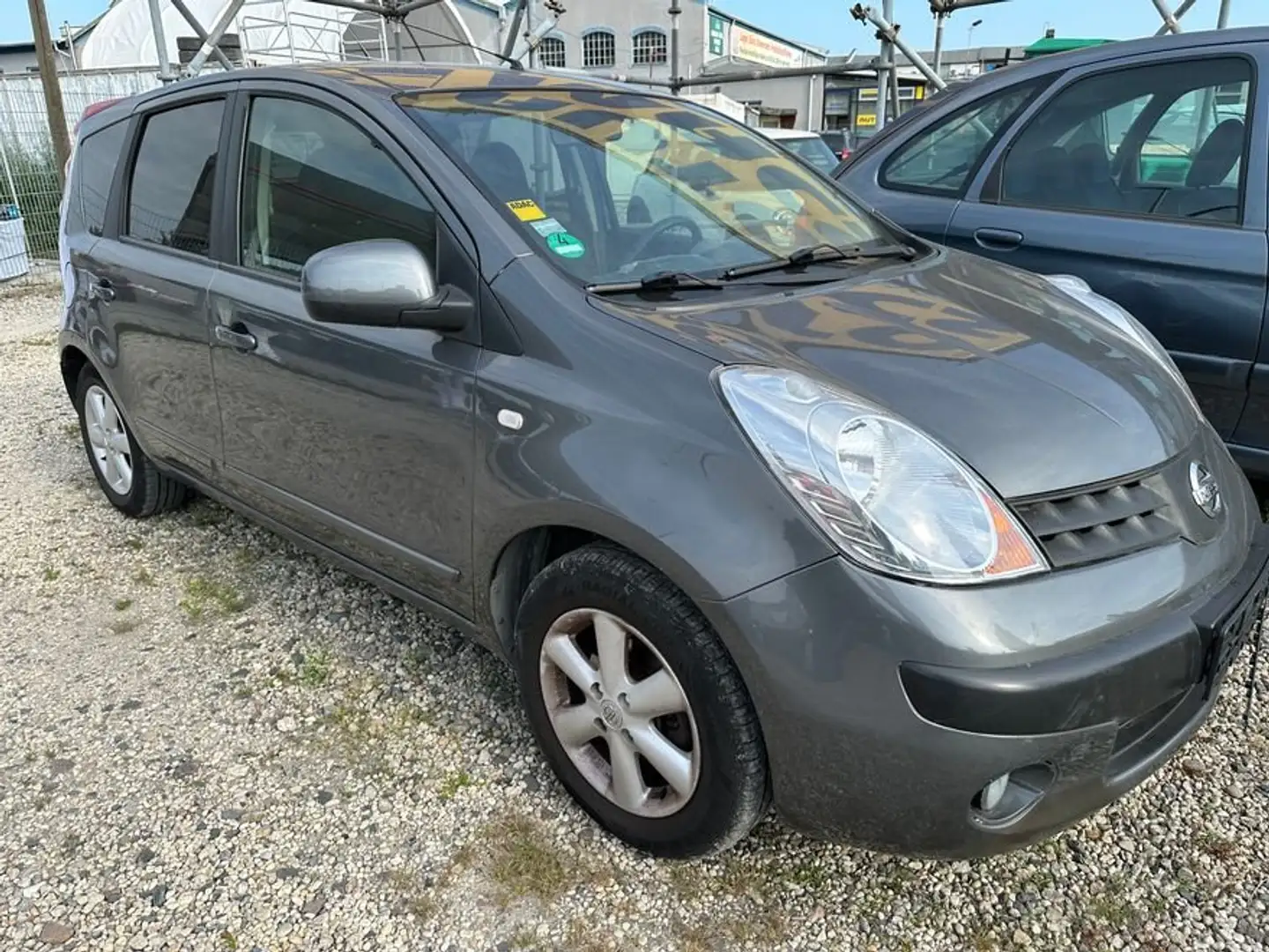 Nissan Note 1.6 Automatik Gris - 1