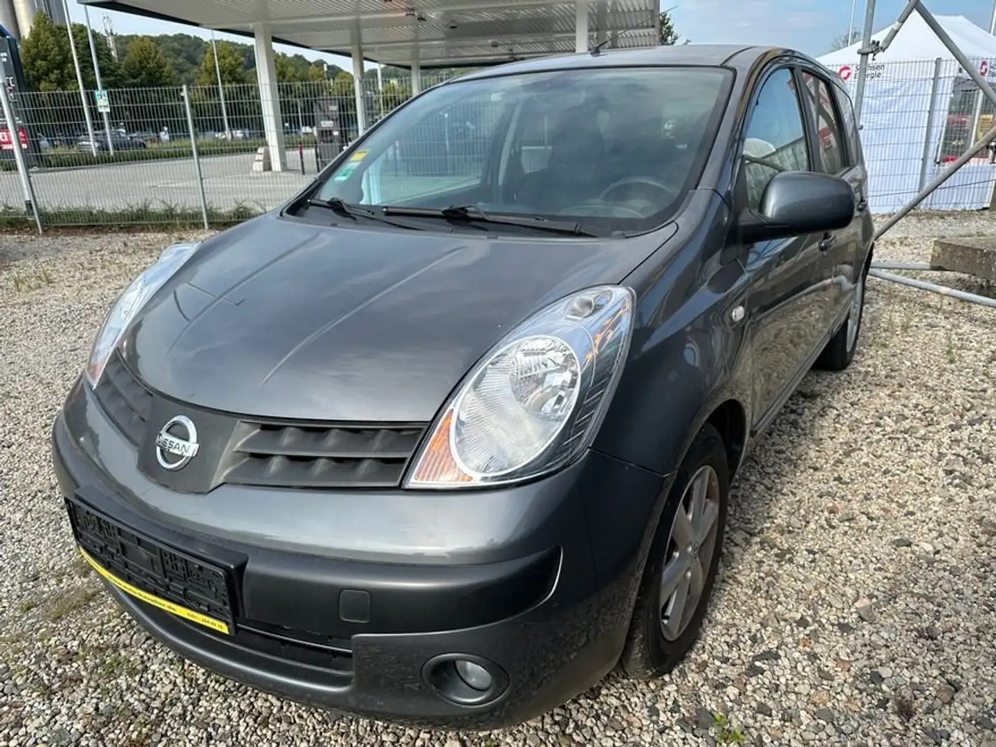 Nissan Note 1.6 Automatik Grau - 2