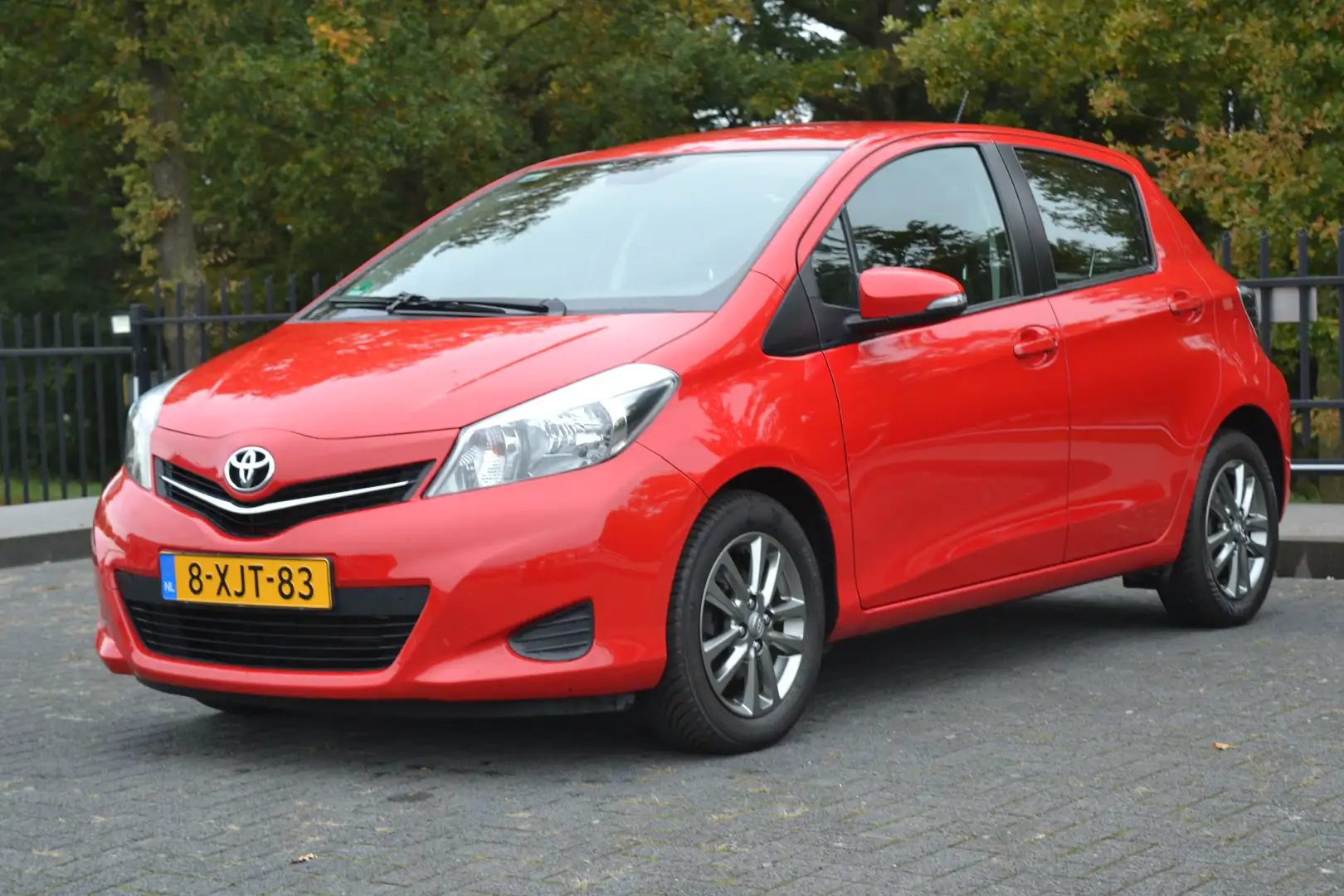 Toyota Yaris 1.0 VVT-i Business Airco | Camera | 15" Lichtmetaa Rouge - 1