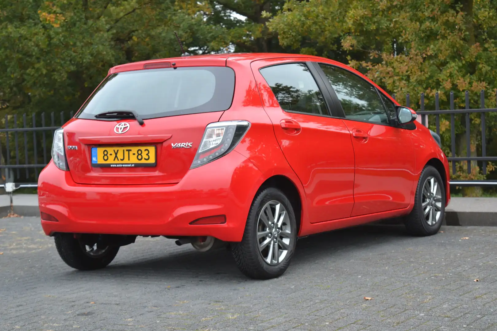 Toyota Yaris 1.0 VVT-i Business Airco | Camera | 15" Lichtmetaa Rouge - 2