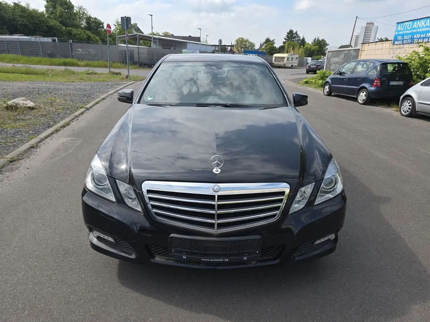 Mercedes-Benz E 250 E -Klasse Lim. E 250 CGI BlueEfficiency Černá - 2