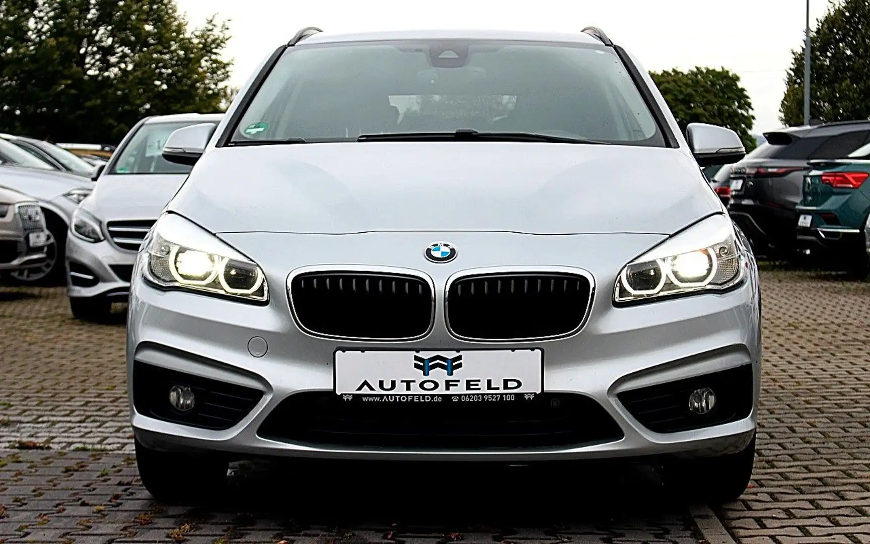 BMW 218 218d Sport Line/SHEFT/NAVI/SHZ/PDC/RCAM/8FACH/BT Silber - 2