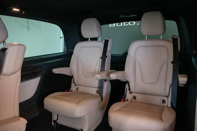 Mercedes-Benz 250 view 11