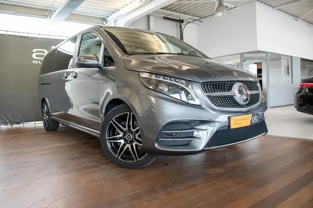 Mercedes-Benz 250 view 3