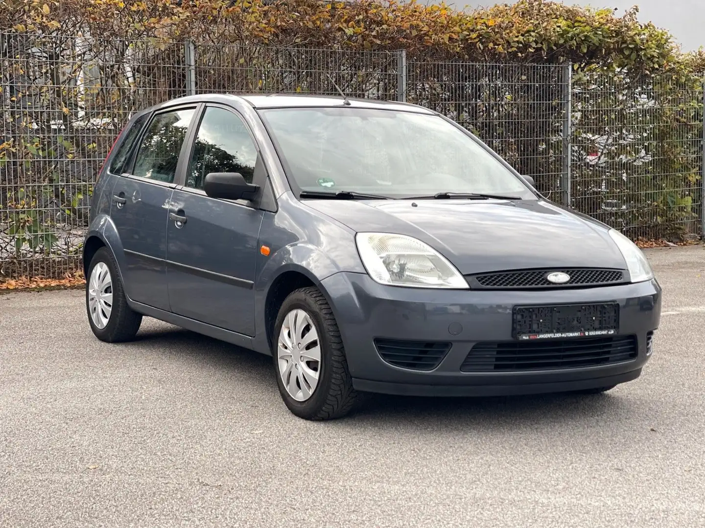 Ford Fiesta 1.4 16V TÜV + Inspektion  NEU Grau - 2