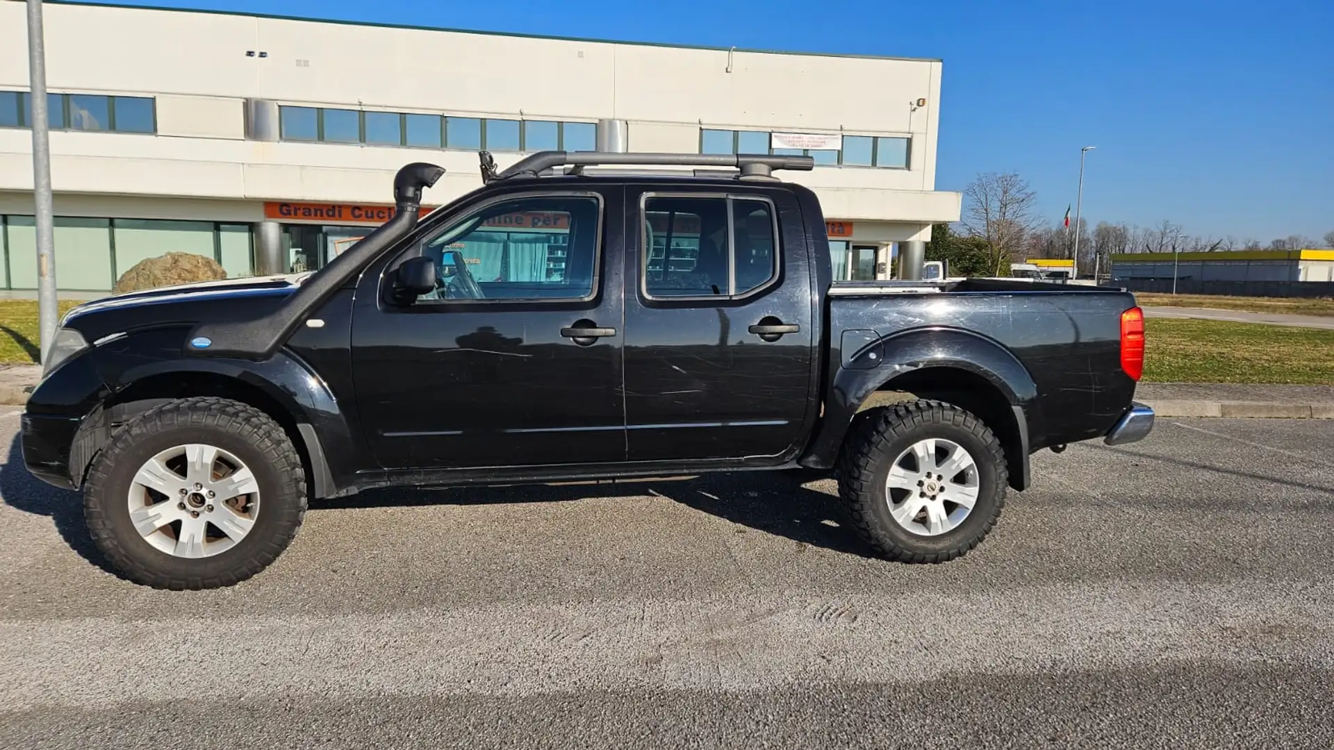 Nissan Navara Navara 2005 d.cab 2.5 dci SE 174cv Černá - 1