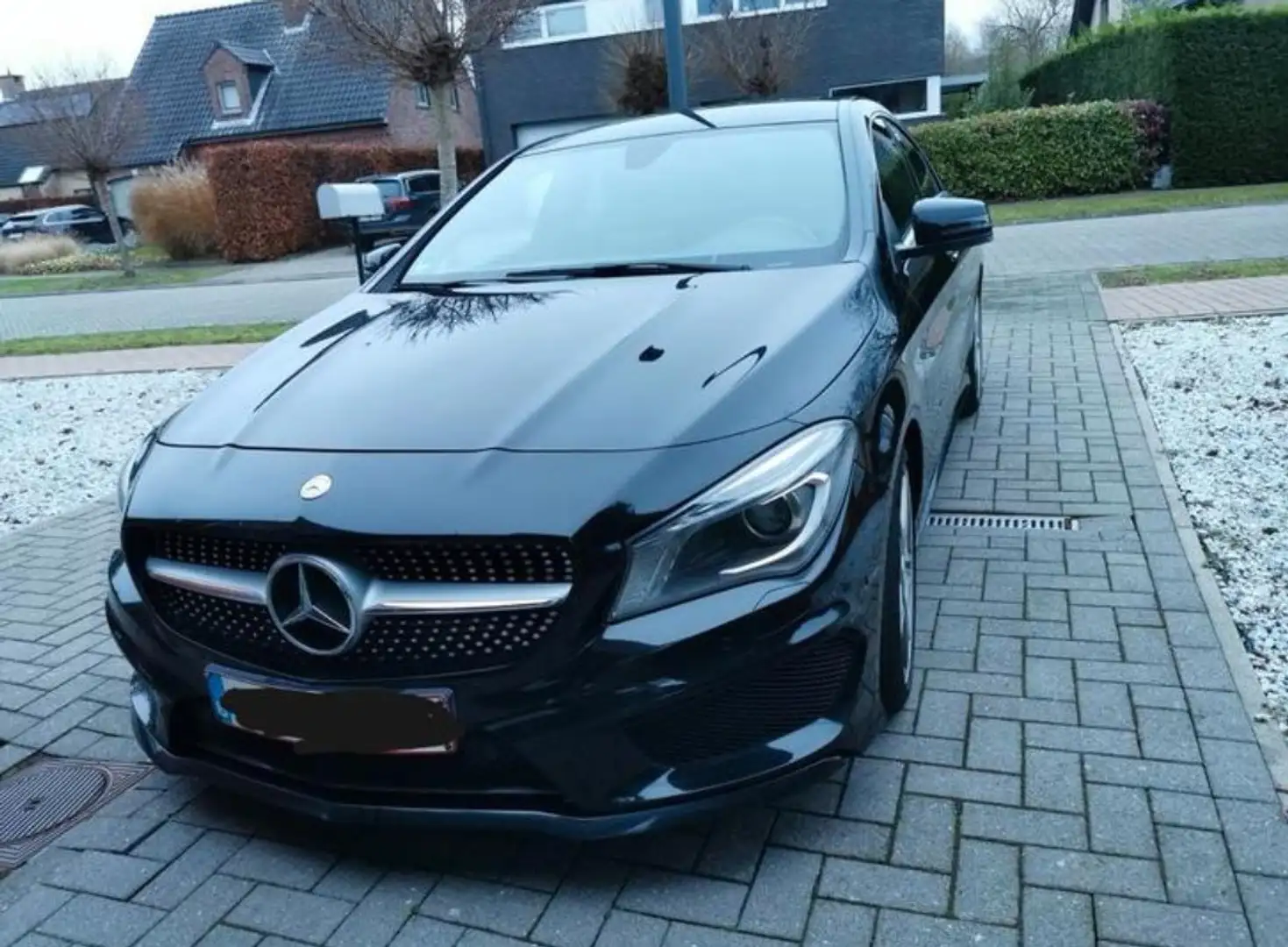Mercedes-Benz CLA 180 CLA 180 StreetStyle Černá - 2