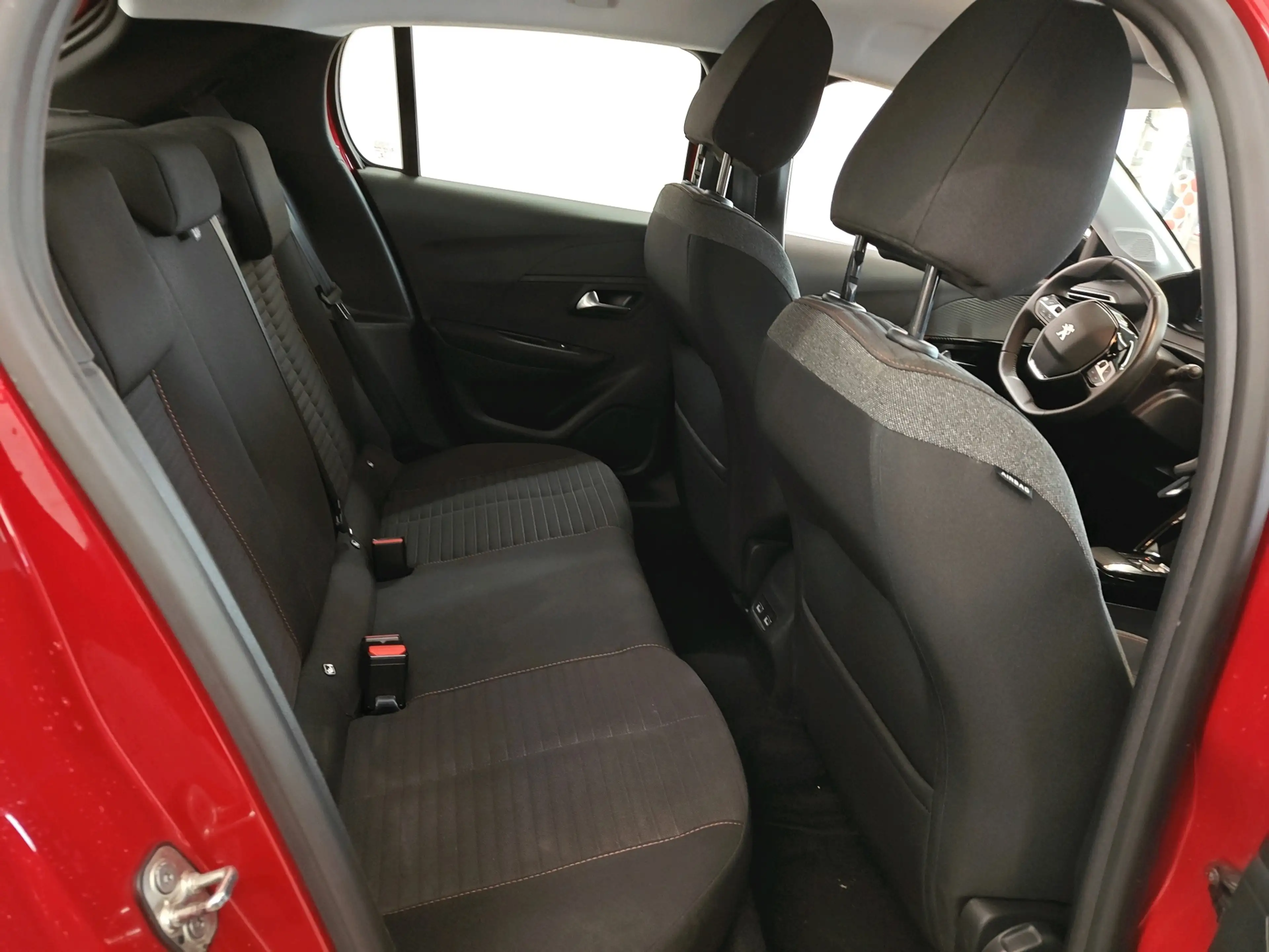 Peugeot e-208 EV 50 kWh 136pk Active Pack | SOH 90% | Connect 3D — photo 14