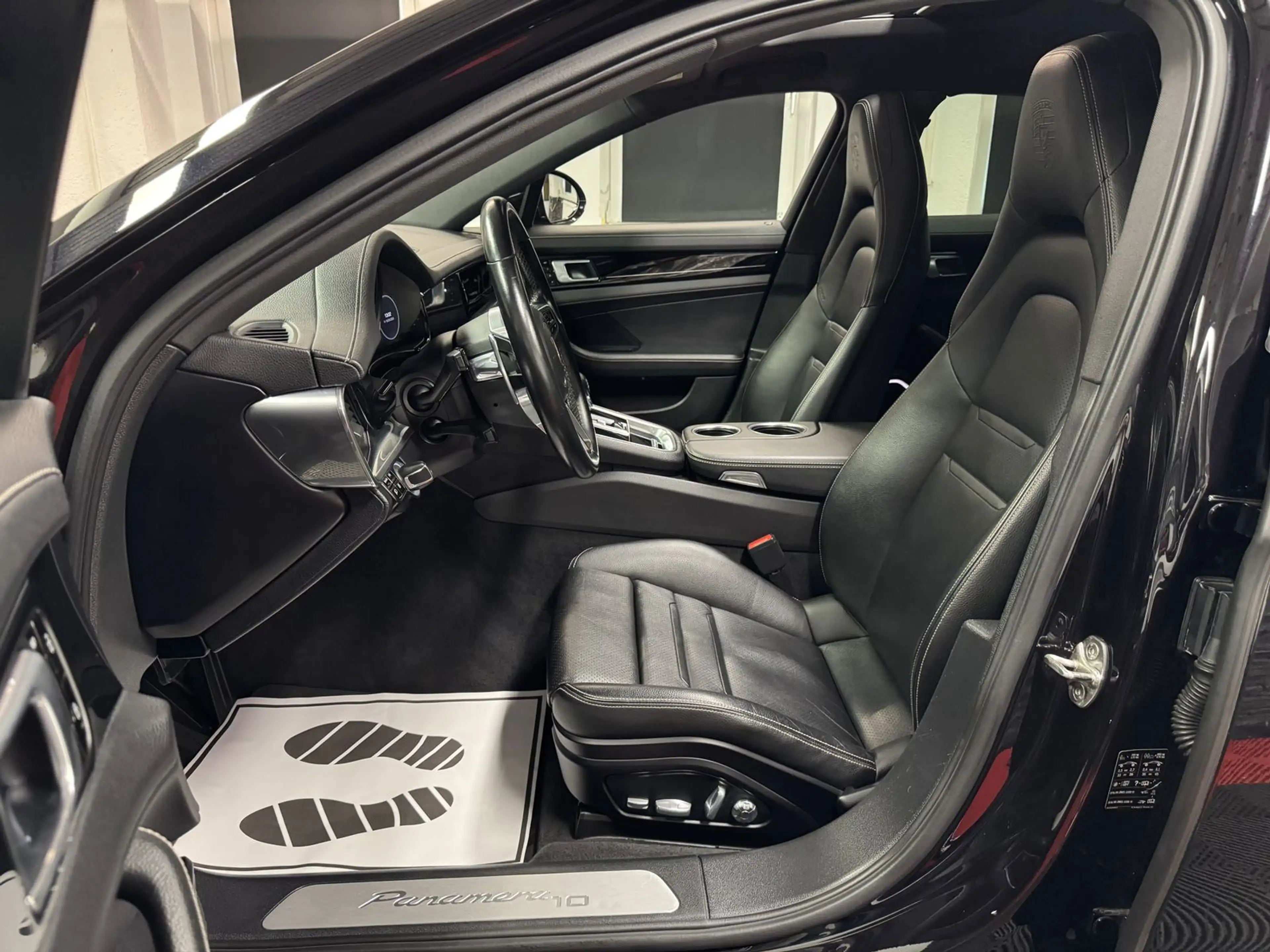 Porsche Panamera 4 Edition 10 Jahre*SPORT.C*PANO* — photo 11