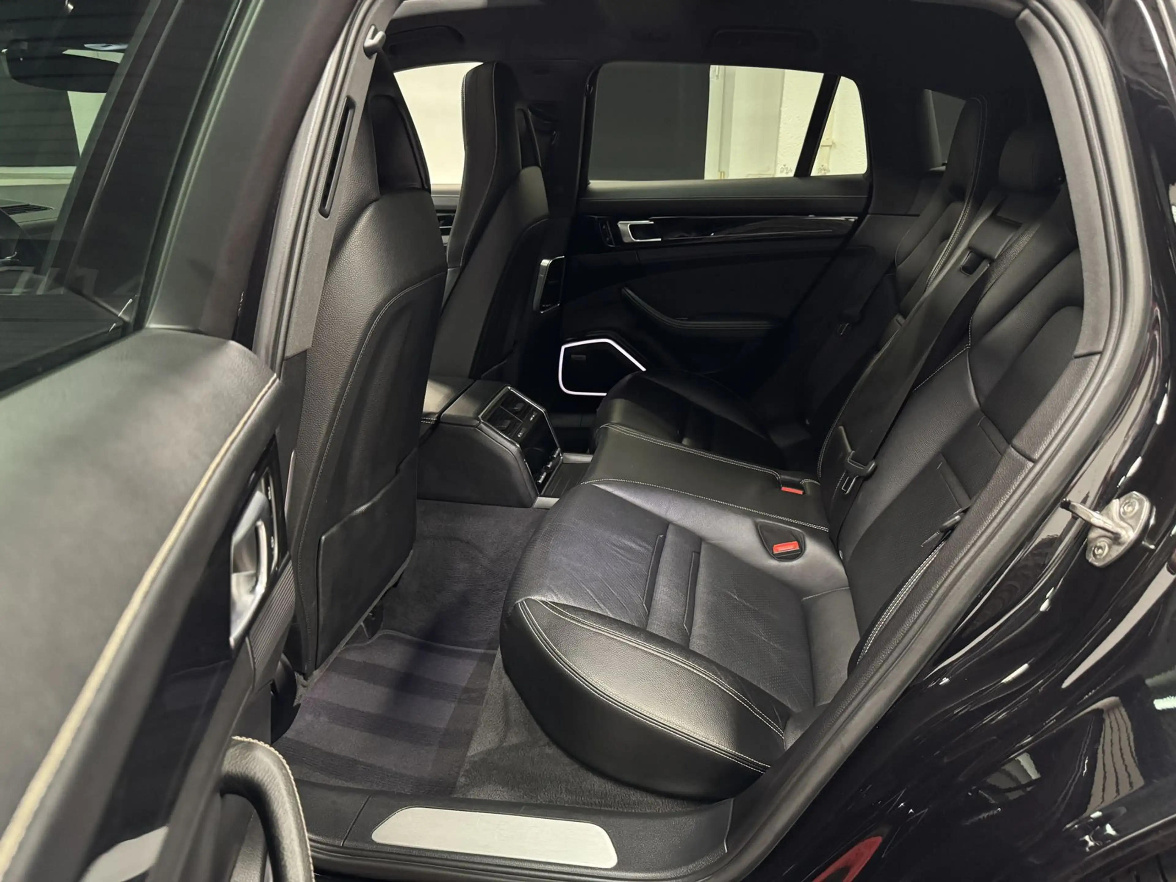 Porsche Panamera 4 Edition 10 Jahre*SPORT.C*PANO* — photo 13