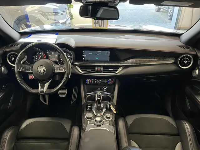 Alfa Romeo Stelvio view 7